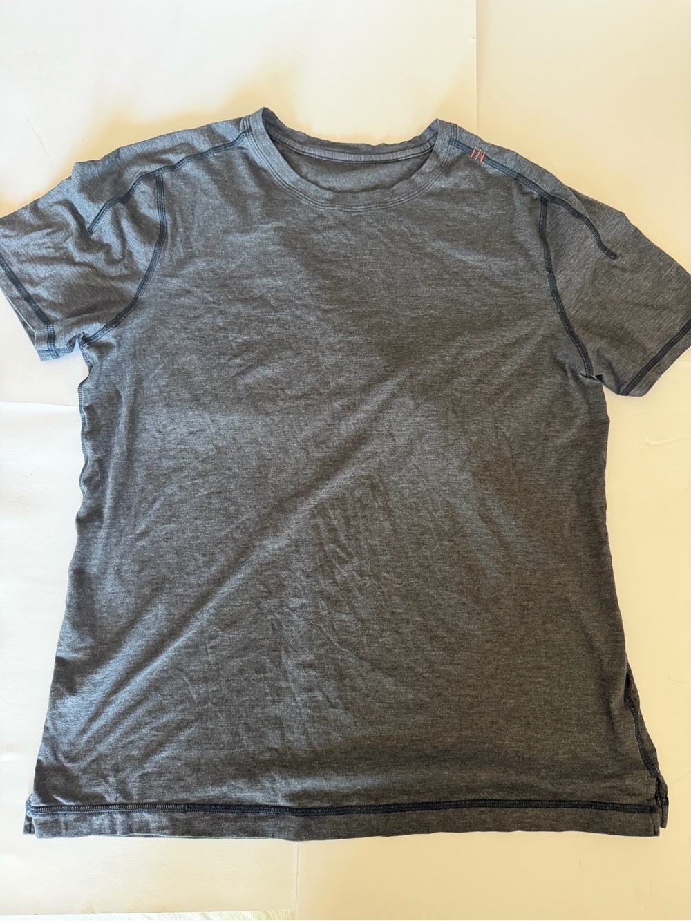 Lululemon Dark Heather Gray Crew Tee M/L Athleisure MENS short sleeve top